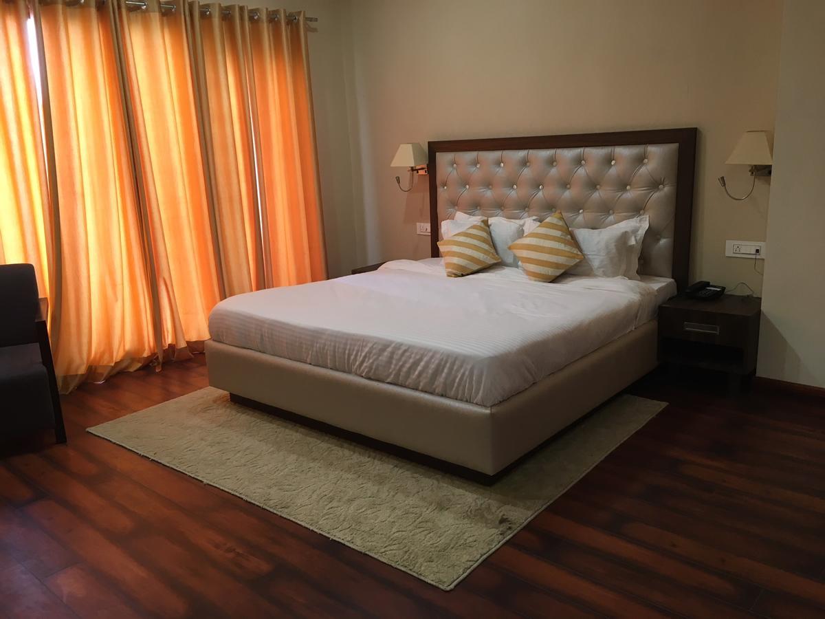 Hotel Anand Renaissance Firozpur Esterno foto